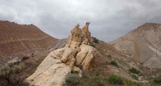 Differential erosion: a hogback, Utah