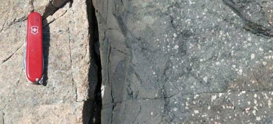 Chilled margin in diabase dike, Maine (vertical)
